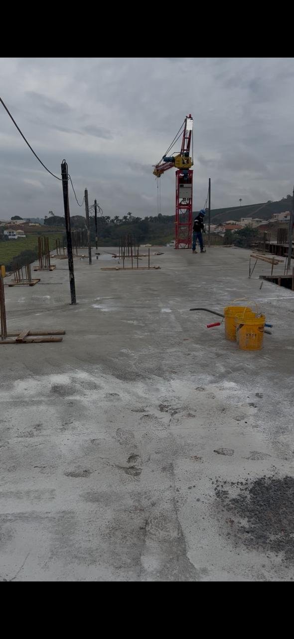 Concretagem do 4° pavimento concluída.