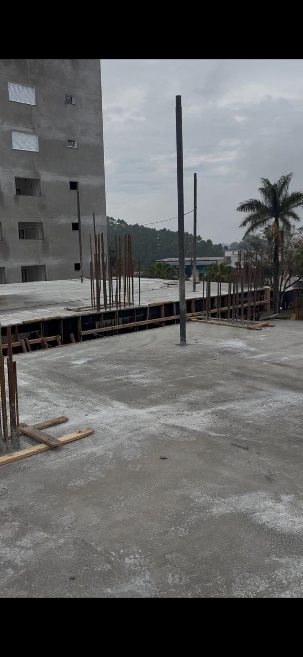 Concretagem do 4° pavimento concluída.